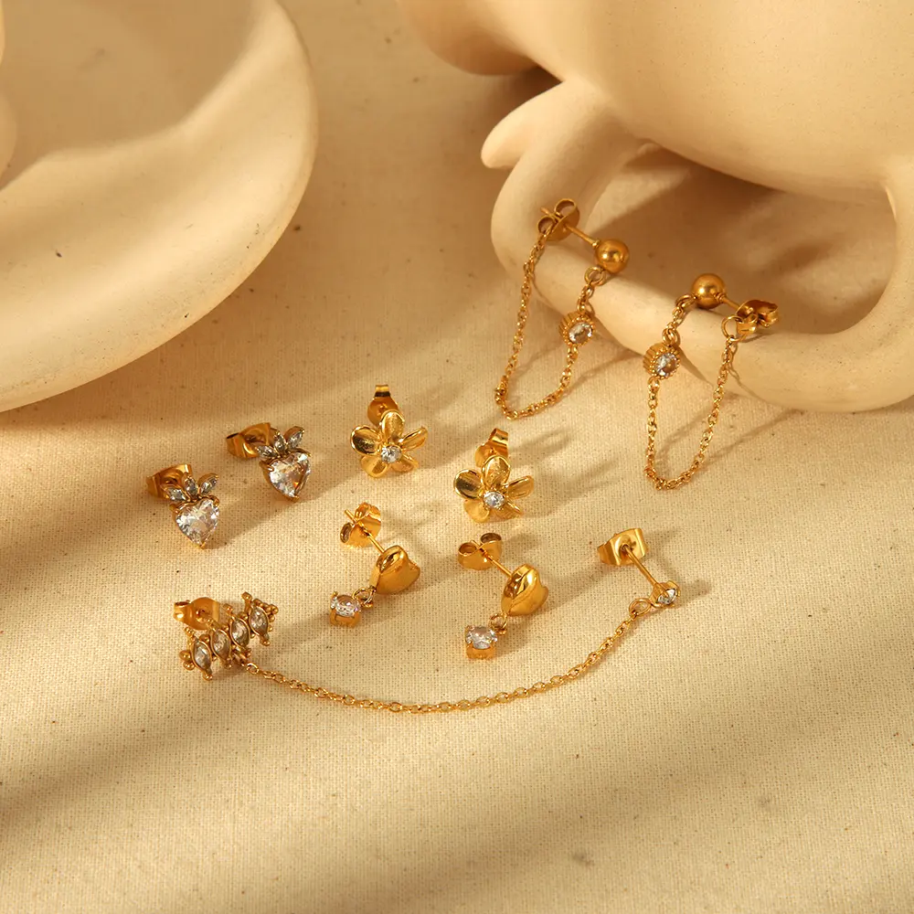 1 par de delicados pendientes de botón de acero inoxidable con forma de corazón y flores de estilo simple, chapados en oro de 18 quilates y con incrustaciones de diamantes de imitación para mujer h5 